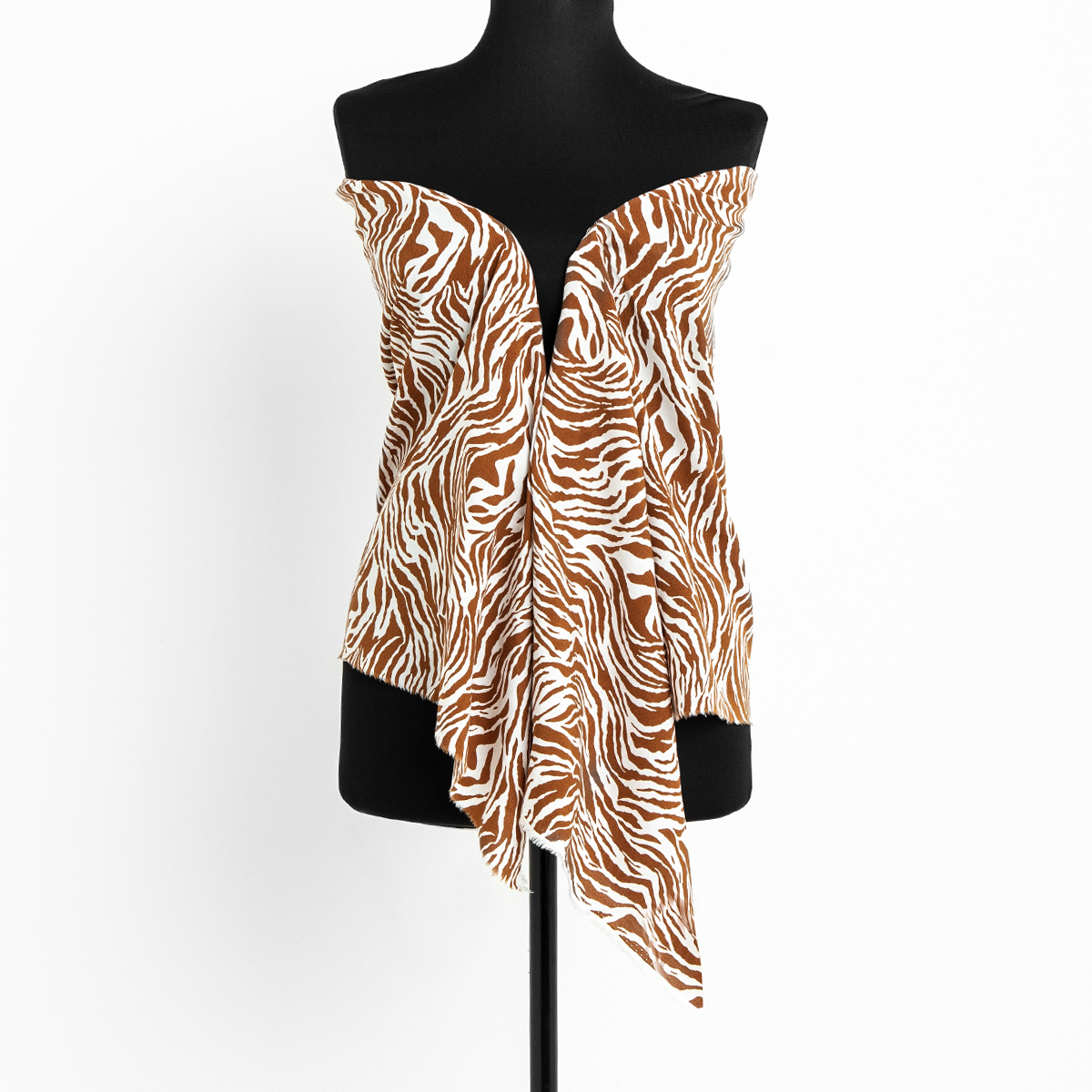 картинка Ткань Capriccio GN 100-1059-02/145 105gr D штапель принт от магазина Одежда+