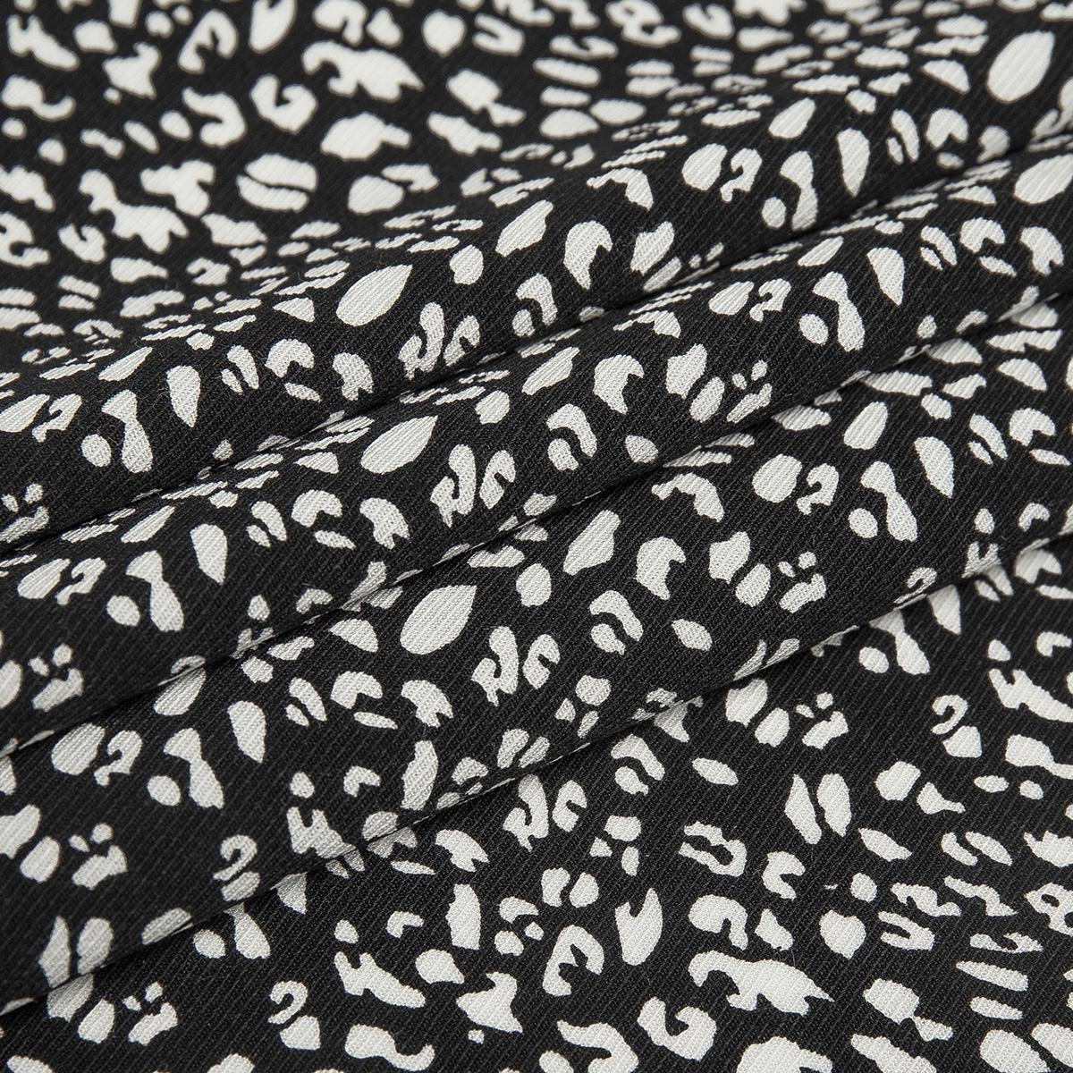 картинка Ткань Capriccio LH 68F-03/145 150gr D твил принт от магазина Одежда+