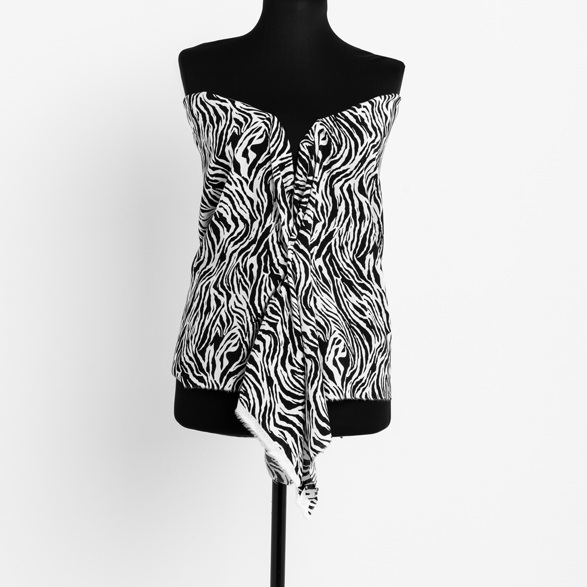 картинка Ткань Capriccio GN 100-1059-01/145 105gr D штапель принт от магазина Одежда+